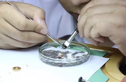 天梭售后服务热线（天梭手表进水）